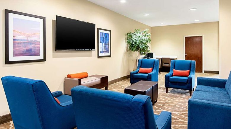 <b>Comfort Inn & Suites Pine Bluff Lobby</b>. Images powered by <a href="https://iceportal.shijigroup.com/" title="IcePortal" target="_blank">IcePortal</a>.
