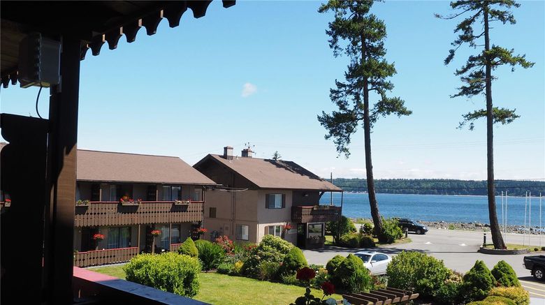 <b>Ramada by Wyndham Campbell River Exterior</b>. Images powered by <a href="https://iceportal.shijigroup.com/" title="IcePortal" target="_blank">IcePortal</a>.