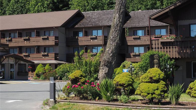 <b>Ramada by Wyndham Campbell River Exterior</b>. Images powered by <a href="https://iceportal.shijigroup.com/" title="IcePortal" target="_blank">IcePortal</a>.