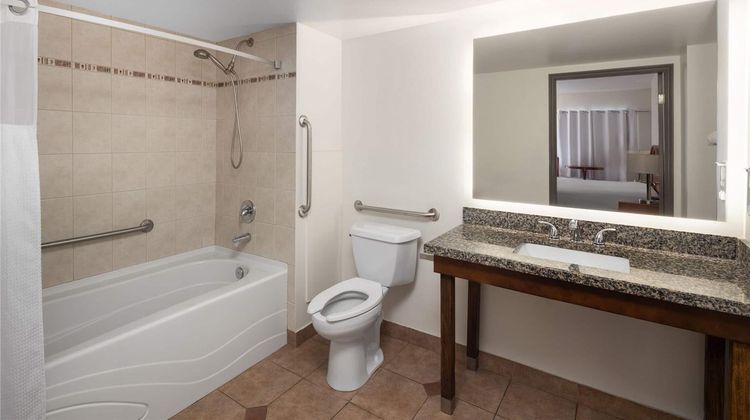 Ramada by Wyndham Campbell River Room