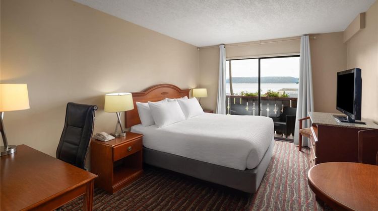 Ramada by Wyndham Campbell River Suite