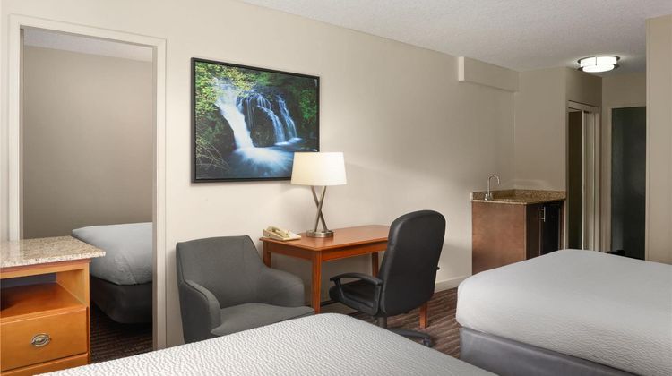 Ramada by Wyndham Campbell River Suite
