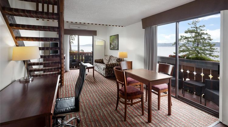 Ramada by Wyndham Campbell River Suite