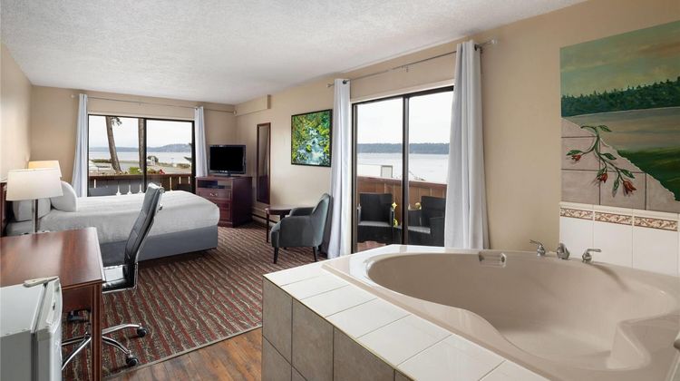Ramada by Wyndham Campbell River Suite