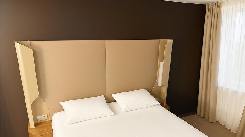 <b>Campanile Fontainebleau Room</b>. Images powered by <a href="https://iceportal.shijigroup.com/" title="IcePortal" target="_blank">IcePortal</a>.