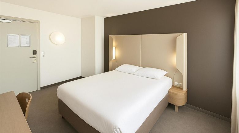 <b>Campanile Fontainebleau Room</b>. Images powered by <a href="https://iceportal.shijigroup.com/" title="IcePortal" target="_blank">IcePortal</a>.