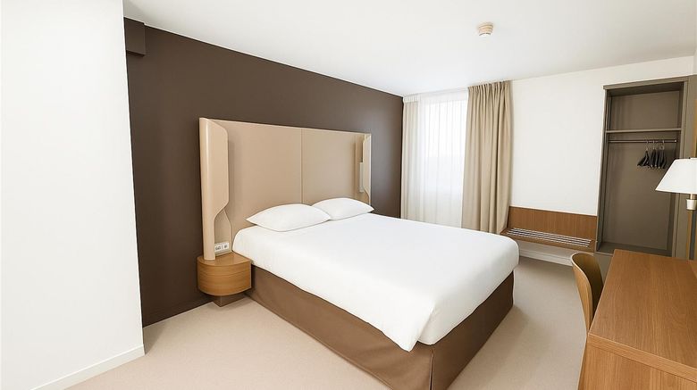 <b>Campanile Fontainebleau Room</b>. Images powered by <a href="https://iceportal.shijigroup.com/" title="IcePortal" target="_blank">IcePortal</a>.