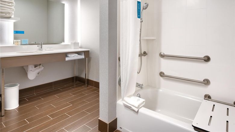 <b>Hampton Inn/Stes Anaheim Resort Conv Ctr Room</b>. Images powered by <a href="https://iceportal.shijigroup.com/" title="IcePortal" target="_blank">IcePortal</a>.