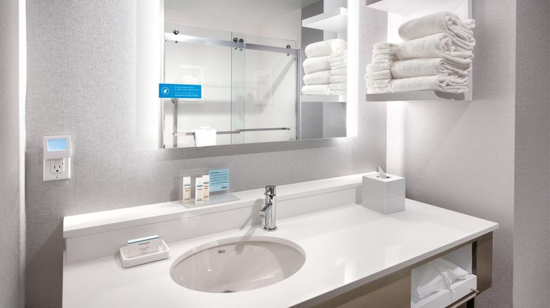 <b>Hampton Inn/Stes Anaheim Resort Conv Ctr Room</b>. Images powered by <a href="https://iceportal.shijigroup.com/" title="IcePortal" target="_blank">IcePortal</a>.