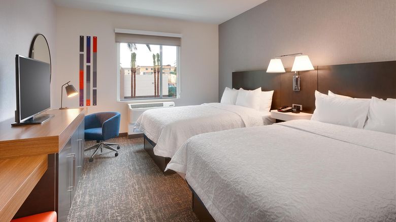 <b>Hampton Inn/Stes Anaheim Resort Conv Ctr Room</b>. Images powered by <a href="https://iceportal.shijigroup.com/" title="IcePortal" target="_blank">IcePortal</a>.