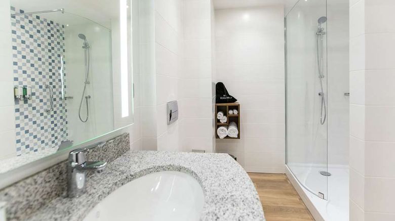 <b>Hampton by Hilton, Brest Room</b>. Images powered by <a href="https://iceportal.shijigroup.com/" title="IcePortal" target="_blank">IcePortal</a>.