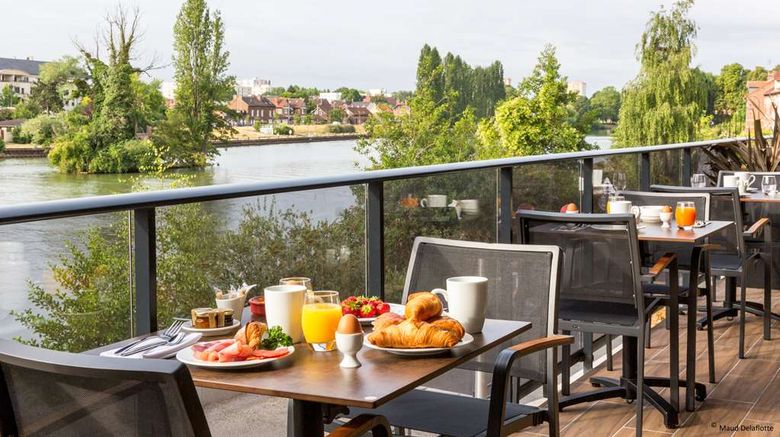 <b>Aiden by Best Western T'aim Hotel Restaurant</b>. Images powered by <a href="https://iceportal.shijigroup.com/" title="IcePortal" target="_blank">IcePortal</a>.
