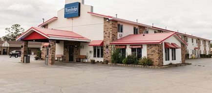 Travelodge by Wyndham Escanaba Exterior