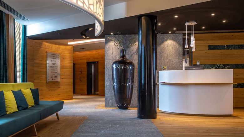<b>Radisson Blu Hotel Reussen, Andermatt Lobby</b>. Images powered by <a href="https://iceportal.shijigroup.com/" title="IcePortal" target="_blank">IcePortal</a>.