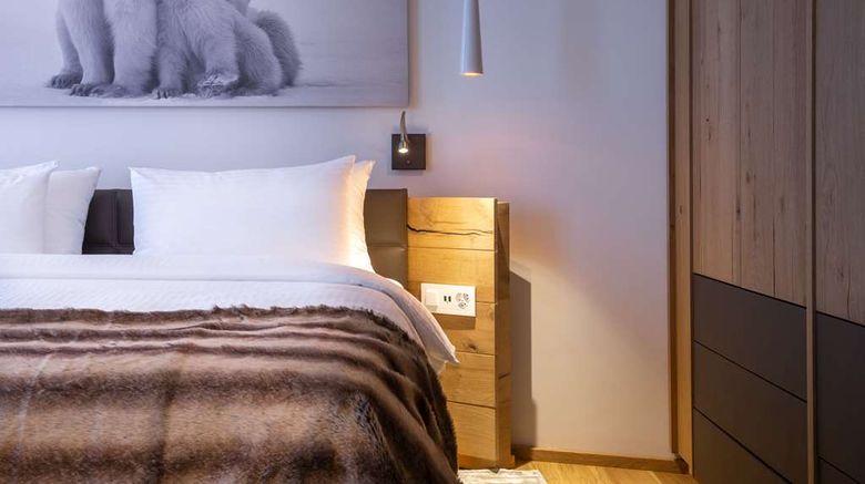 <b>Radisson Blu Hotel Reussen, Andermatt Room</b>. Images powered by <a href="https://iceportal.shijigroup.com/" title="IcePortal" target="_blank">IcePortal</a>.
