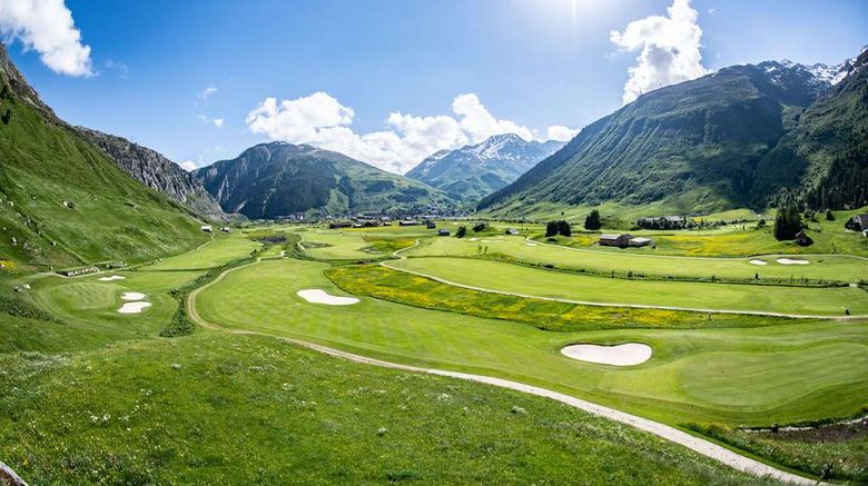 <b>Radisson Blu Hotel Reussen, Andermatt Golf</b>. Images powered by <a href="https://iceportal.shijigroup.com/" title="IcePortal" target="_blank">IcePortal</a>.