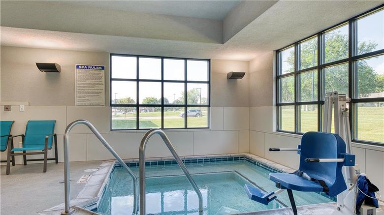 <b>Best Western Plus Saint Peter Pool</b>. Images powered by <a href="https://iceportal.shijigroup.com/" title="IcePortal" target="_blank">IcePortal</a>.