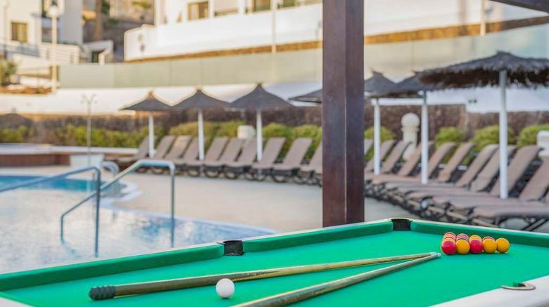 <b>Sunset Bay Club Recreation</b>. Images powered by <a href="https://iceportal.shijigroup.com/" title="IcePortal" target="_blank">IcePortal</a>.