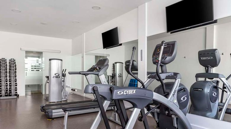 <b>Sunset Bay Club Recreation</b>. Images powered by <a href="https://iceportal.shijigroup.com/" title="IcePortal" target="_blank">IcePortal</a>.