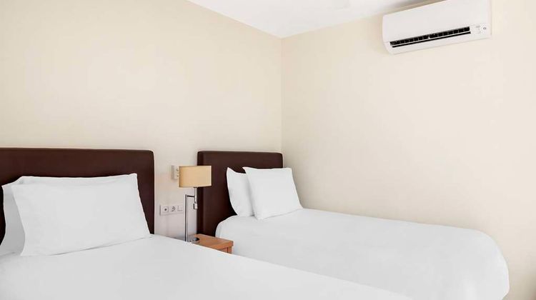 Sunset Harbour Club Room