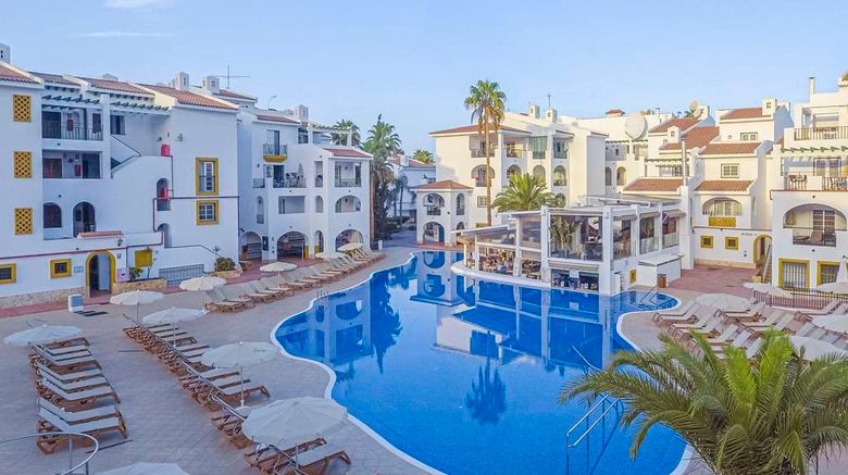 <b>Sunset Harbour Club Pool</b>. Images powered by <a href="https://iceportal.shijigroup.com/" title="IcePortal" target="_blank">IcePortal</a>.