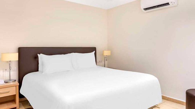 <b>Sunset Harbour Club Room</b>. Images powered by <a href="https://iceportal.shijigroup.com/" title="IcePortal" target="_blank">IcePortal</a>.