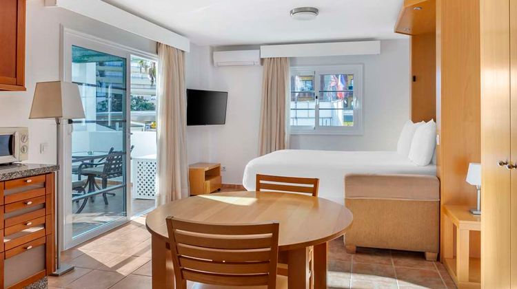 Sunset Harbour Club Room
