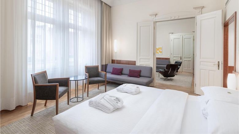 <b>K+K Hotel Central Suite</b>. Images powered by <a href="https://iceportal.shijigroup.com/" title="IcePortal" target="_blank">IcePortal</a>.