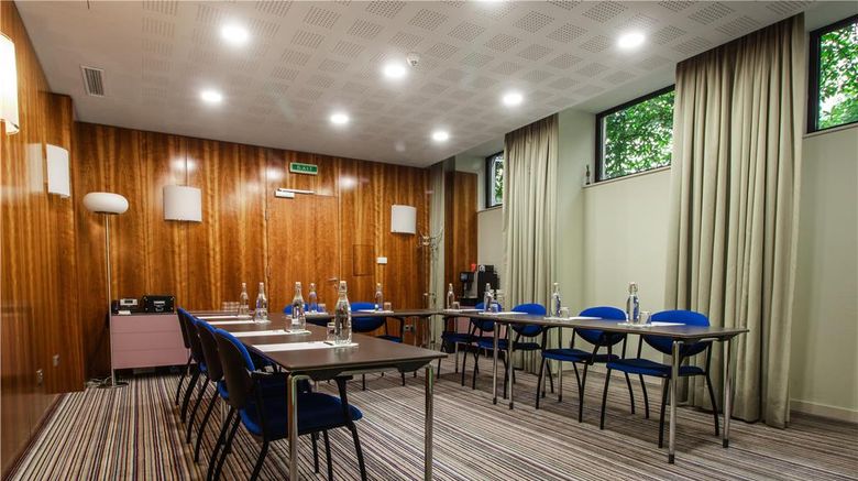 <b>K+K Hotel Central Meeting</b>. Images powered by <a href="https://iceportal.shijigroup.com/" title="IcePortal" target="_blank">IcePortal</a>.