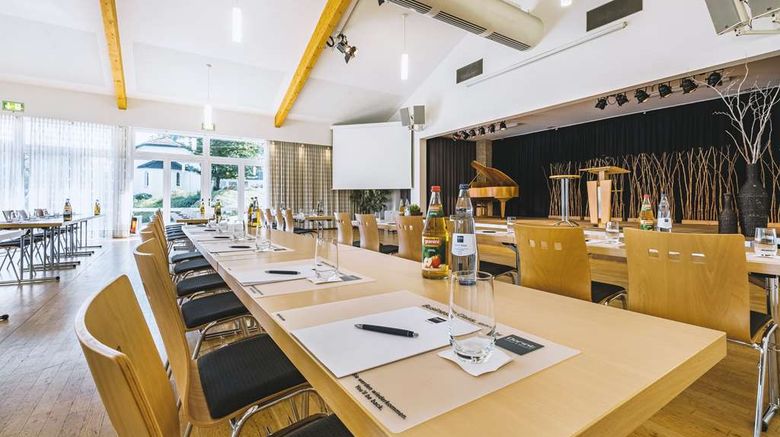 <b>Dorint Parkhotel Siegen Meeting</b>. Images powered by <a href="https://iceportal.shijigroup.com/" title="IcePortal" target="_blank">IcePortal</a>.