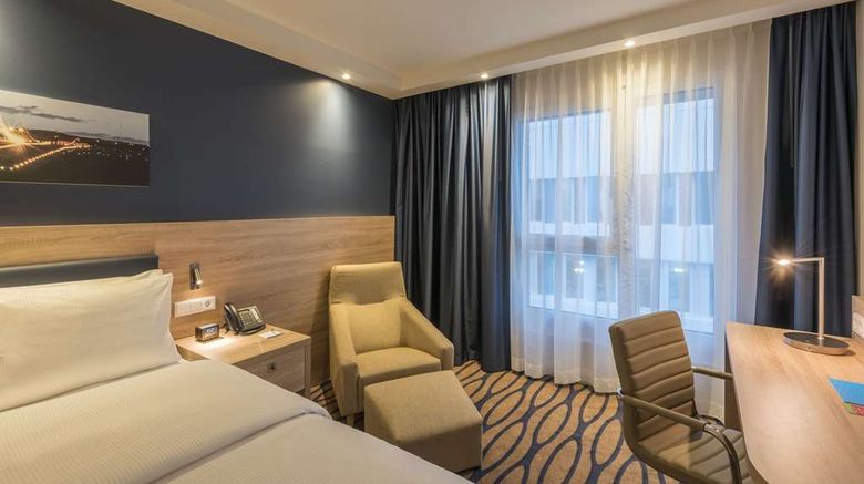 <b>Hampton by Hilton Frankfurt Airport Room</b>. Images powered by <a href="https://iceportal.shijigroup.com/" title="IcePortal" target="_blank">IcePortal</a>.