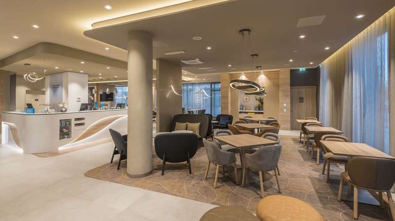 <b>Hampton by Hilton Frankfurt Airport Lobby</b>. Images powered by <a href="https://iceportal.shijigroup.com/" title="IcePortal" target="_blank">IcePortal</a>.