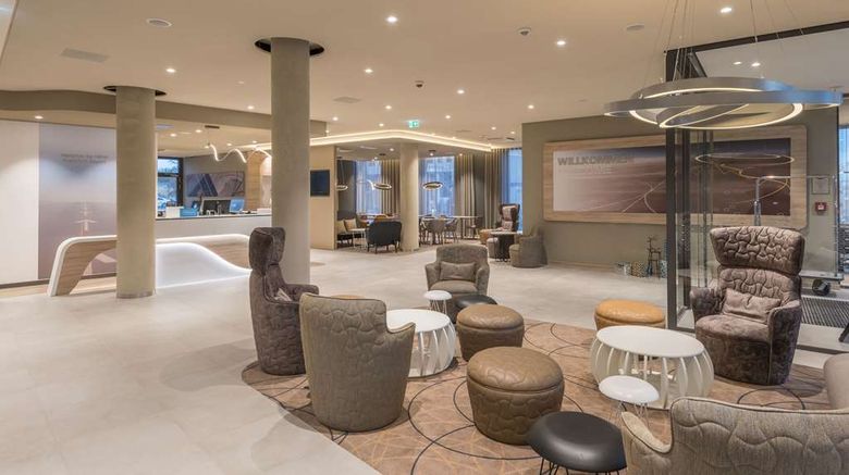 <b>Hampton by Hilton Frankfurt Airport Lobby</b>. Images powered by <a href="https://iceportal.shijigroup.com/" title="IcePortal" target="_blank">IcePortal</a>.