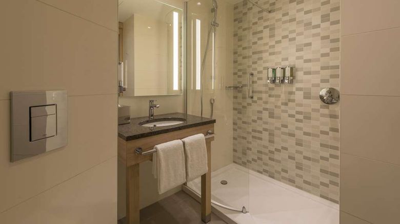 <b>Hampton by Hilton Frankfurt Airport Room</b>. Images powered by <a href="https://iceportal.shijigroup.com/" title="IcePortal" target="_blank">IcePortal</a>.