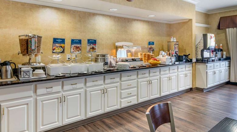 <b>Clarion Inn & Suites Medford Restaurant</b>. Images powered by <a href="https://iceportal.shijigroup.com/" title="IcePortal" target="_blank">IcePortal</a>.