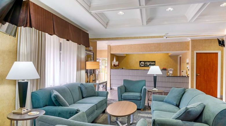 <b>Clarion Inn & Suites Medford Lobby</b>. Images powered by <a href="https://iceportal.shijigroup.com/" title="IcePortal" target="_blank">IcePortal</a>.