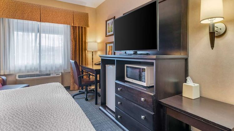 Clarion Inn & Suites Medford Room