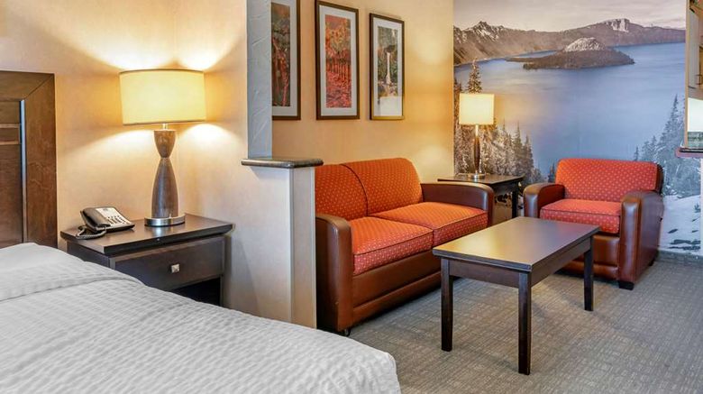 <b>Clarion Inn & Suites Medford Suite</b>. Images powered by <a href="https://iceportal.shijigroup.com/" title="IcePortal" target="_blank">IcePortal</a>.