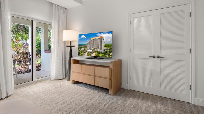 <b>Naples Grande Beach Resort Suite</b>. Images powered by <a href="https://iceportal.shijigroup.com/" title="IcePortal" target="_blank">IcePortal</a>.