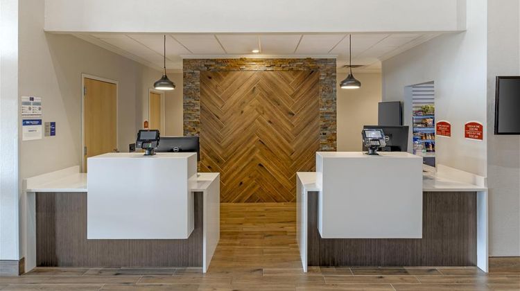 Best Western Plus Elizabethtown Inn Stes Lobby