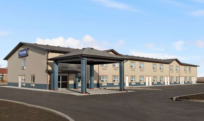 Travelodge by Wyndham Pincher Creek Exterior
