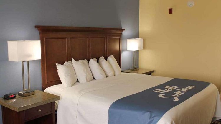 Days Inn by Wyndham Batavia Room