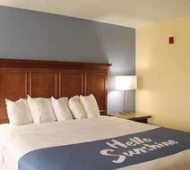 Days Inn by Wyndham Batavia Room
