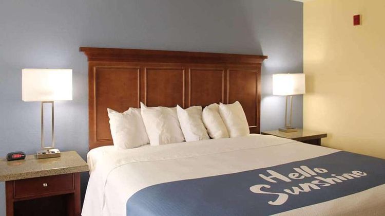 Days Inn by Wyndham Batavia Room