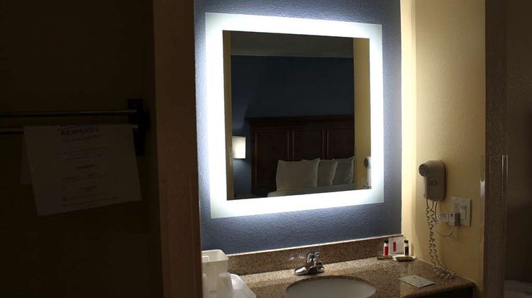 Days Inn by Wyndham Batavia Room