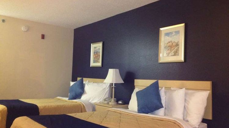 Days Inn by Wyndham Batavia Room