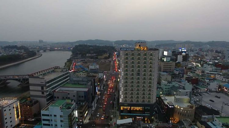Golden Tulip Essential Namgang Exterior
