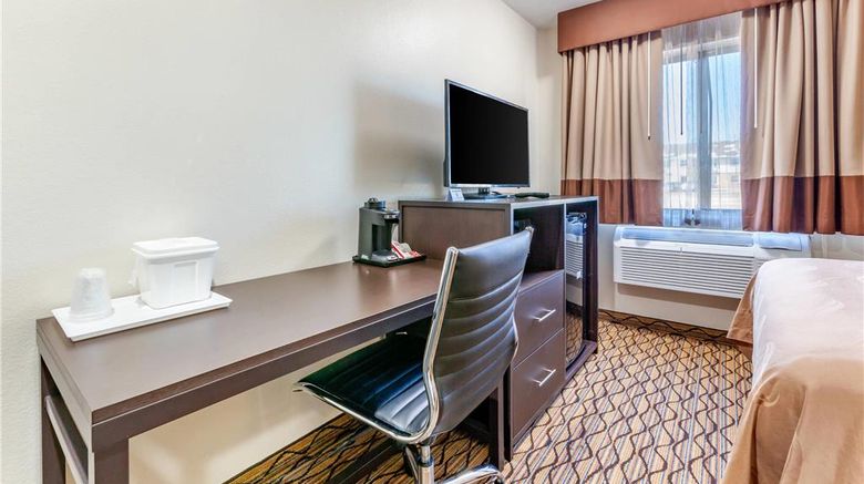 <b>Quality Inn Room</b>. Images powered by <a href="https://iceportal.shijigroup.com/" title="IcePortal" target="_blank">IcePortal</a>.