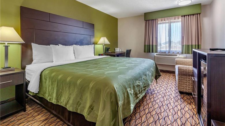 <b>Quality Inn Room</b>. Images powered by <a href="https://iceportal.shijigroup.com/" title="IcePortal" target="_blank">IcePortal</a>.