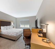 Best Western Plus Chickasha Inn Room